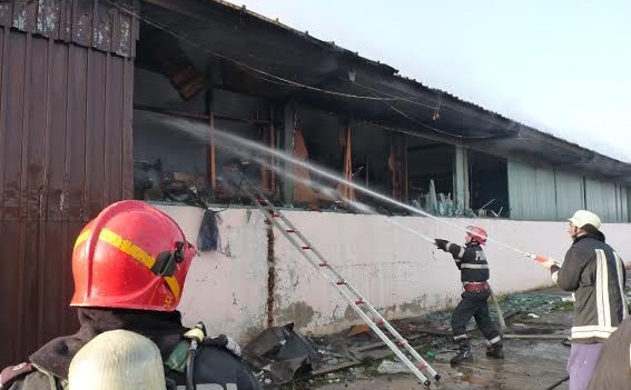 Un pompier din Cehu Silvaniei a fost rănit, în timpul unei intervenții la un incendiu izbucnit în localitatea Ariniș (Maramureș) Un pompier din Cehu Silvaniei a fost rănit, în timpul unei intervenții la un incendiu izbucnit în localitatea Ariniș (Maramureș)