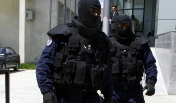 Tânăr din Someş Odorhei, prins în flagrant în timp ce vindea haşiş Tânăr din Someş Odorhei, prins în flagrant în timp ce vindea haşiş