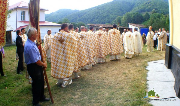 Premieră religioasă în a doua zi de Rusalii pe Valea Someșului. Moaștele Sfinților Nicolae și Nectarie vor fi aduse la Rus! Premieră religioasă în a doua zi de Rusalii pe Valea Someșului. Moaștele Sfinților Nicolae și Nectarie vor fi aduse la Rus!