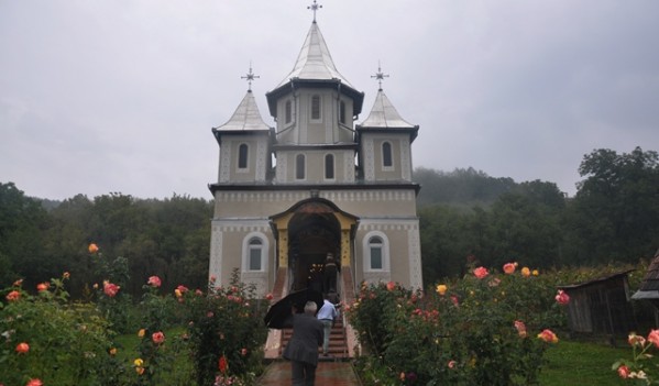 Slujbă de binecuvântare a lucrărilor de pictură la biserica din Parohia Adalin Slujbă de binecuvântare a lucrărilor de pictură la biserica din Parohia Adalin