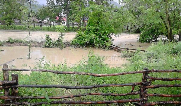 Furtuna de ieri a produs pagube serioase în Sălaj Furtuna de ieri a produs pagube serioase în Sălaj
