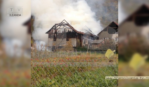 Incendiu violent în Ileanda (VIDEO) Incendiu violent în Ileanda (VIDEO)