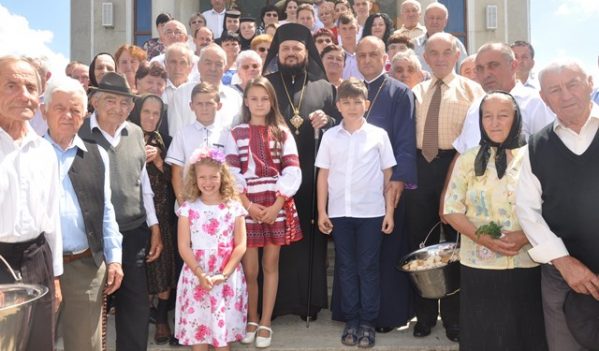 Liturghie Arhierească la Parohia Crișeni Liturghie Arhierească la Parohia Crișeni
