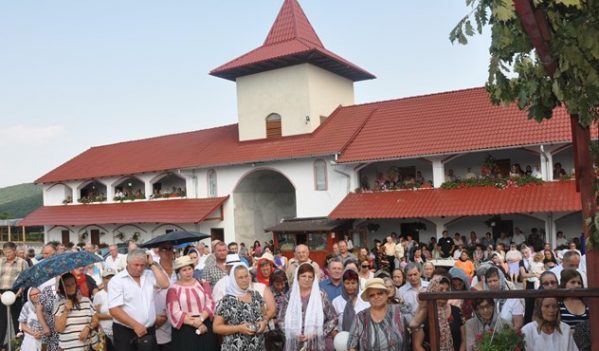 Biserica Mănăstirii Voivodeni a fost resfințită Biserica Mănăstirii Voivodeni a fost resfințită