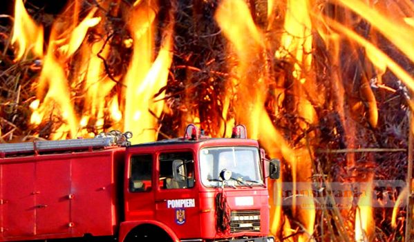 Doi răniți în urma unui incendiu produs în Aleuș Doi răniți în urma unui incendiu produs în Aleuș