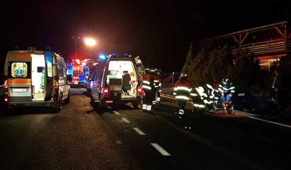 Exercițiu efectuat de ISU Sălaj pe DN 1F, între localităţile Zalău şi Ciumărna Exercițiu efectuat de ISU Sălaj pe DN 1F, între localităţile Zalău şi Ciumărna