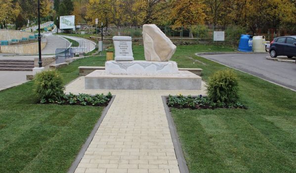 Monument nou amplasat în Parcul Municipal din Zalău Monument nou amplasat în Parcul Municipal din Zalău