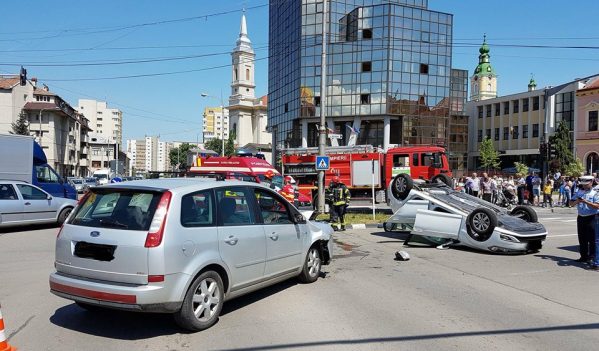 Accident spectaculos în centrul municipiului Zalău Accident spectaculos în centrul municipiului Zalău