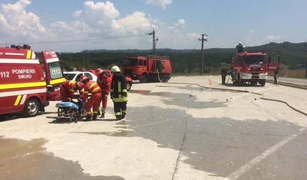 Simularea unui accident rutier, efectuată de pompierii din Jibou Simularea unui accident rutier, efectuată de pompierii din Jibou