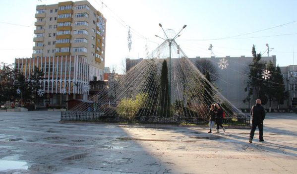 Instalația de iluminat festiv va fi pusă azi în funcțiune, în mai multe zone din municipiul Zalău Instalația de iluminat festiv va fi pusă azi în funcțiune, în mai multe zone din municipiul Zalău