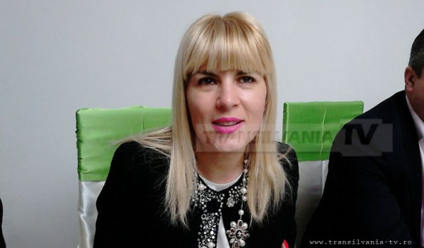 Elena Udrea: „Voi fi mai mult decât urmaşa lui Traian Băsescu. Voi numi un nou Guvern, voi dizolva Parlamentul şi voi genera o nouă clasă politică”! Elena Udrea: „Voi fi mai mult decât urmaşa lui Traian Băsescu. Voi numi un nou Guvern, voi dizolva Parlamentul şi voi genera o nouă clasă politică”!