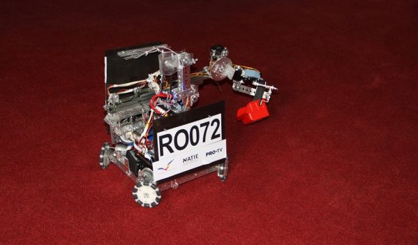 Robotul SMARTY, creație a elevilor Colegiului Tehnic “Alesandru Papiu Ilarian” Zalău Robotul SMARTY, creație a elevilor Colegiului Tehnic “Alesandru Papiu Ilarian” Zalău
