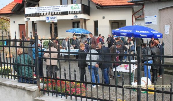 Premieră în Letca! Primul târg de toamnă scoate în prim plan, producătorii BIO (VIDEO) Premieră în Letca! Primul târg de toamnă scoate în prim plan, producătorii BIO (VIDEO)